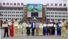 少林小龙武院套路代表队在2015年河南省传统武术大赛上载誉凯旋