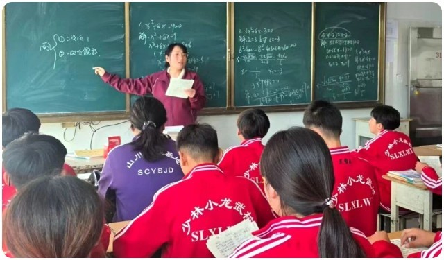 河南少林小龙武校教师甄晓平